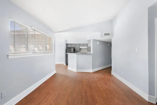 $1,050 | 7200 West T C Jester Boulevard, Unit 1004, Houston, TX 77088