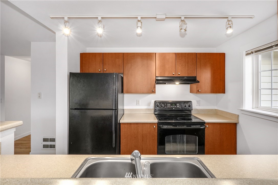 12404 East Gibson Road, Unit C201 Everett, WA 98204 - Photo 11 of 31 Gallery Image 11