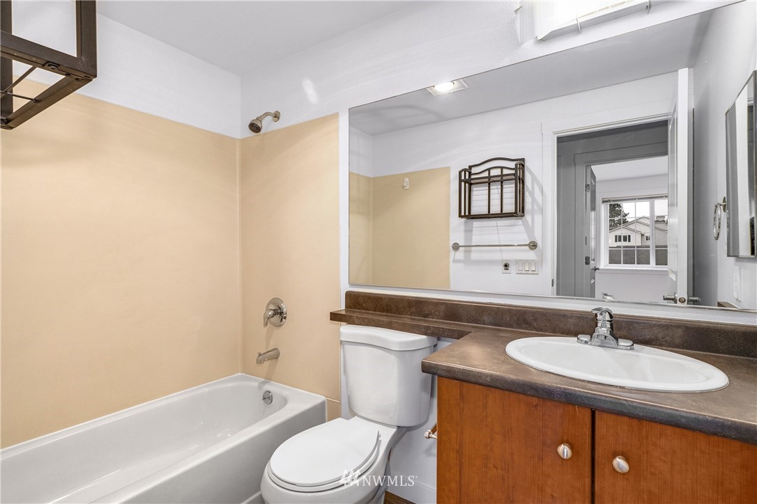 12404 East Gibson Road, Unit C201 Everett, WA 98204 - Photo 15 of 31 Gallery Image 15