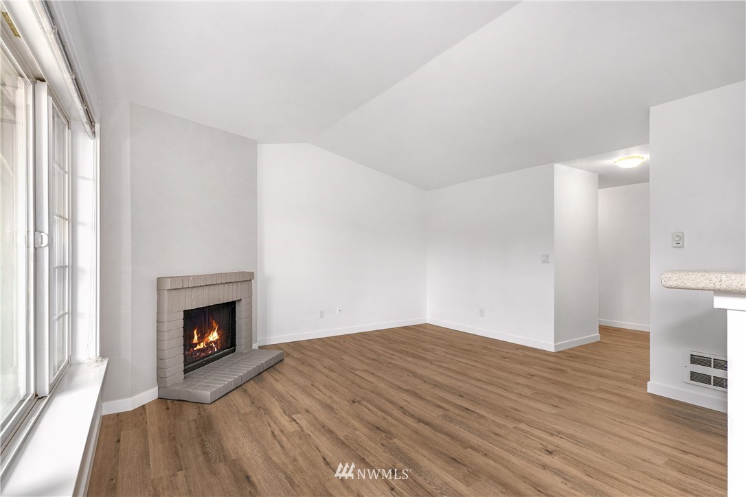 12404 East Gibson Road, Unit C201 Everett, WA 98204 - Photo 5 of 31 Gallery Image 5