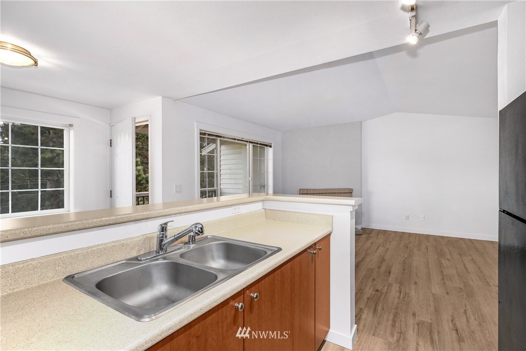 12404 East Gibson Road, Unit C201 Everett, WA 98204 - Photo 9 of 31 Gallery Image 9
