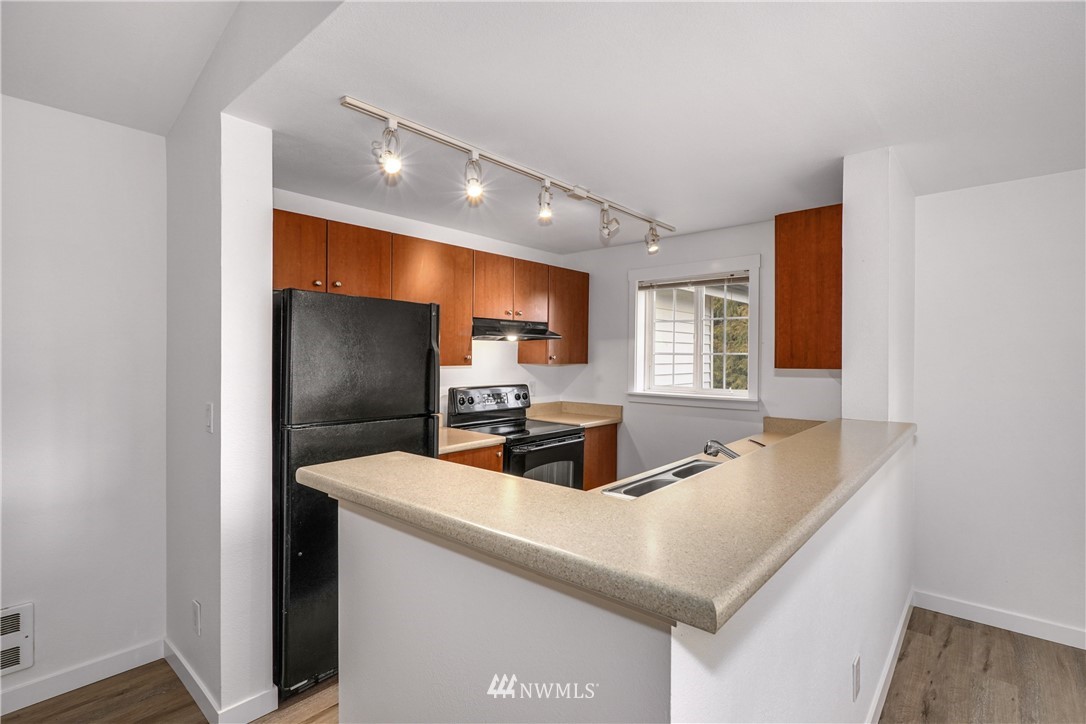 12404 East Gibson Road, Unit C201 Everett, WA 98204 - Photo 10 of 31 Gallery Image 10