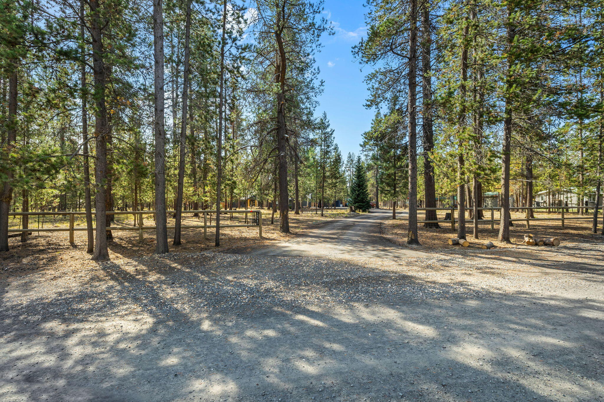 15943 Cascade Lane La Pine, OR 97739 - Photo 50 of 55 Driveway