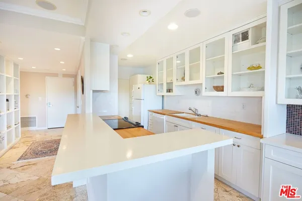 $6,450 | 865 Comstock Avenue, Unit 6A, Los Angeles, CA 90024