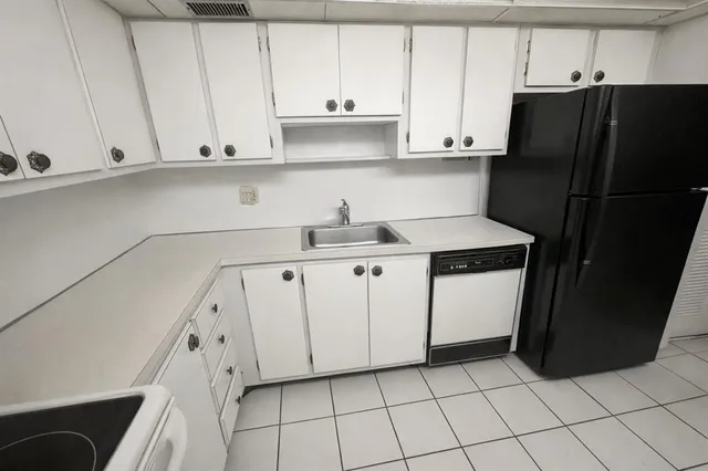 $89,000 | 4281 Northwest 41st Street, Unit 419, Lauderdale Lakes, FL 33319