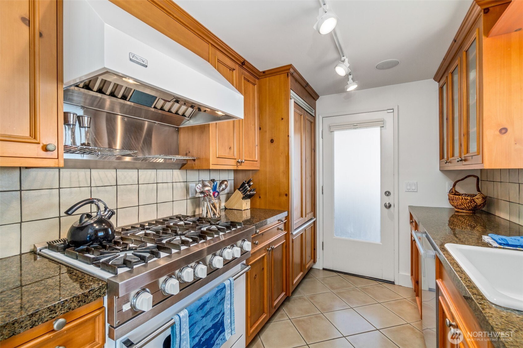 2556 Sunlight Beach Road Clinton, WA 98236 - Photo 10 of 38
