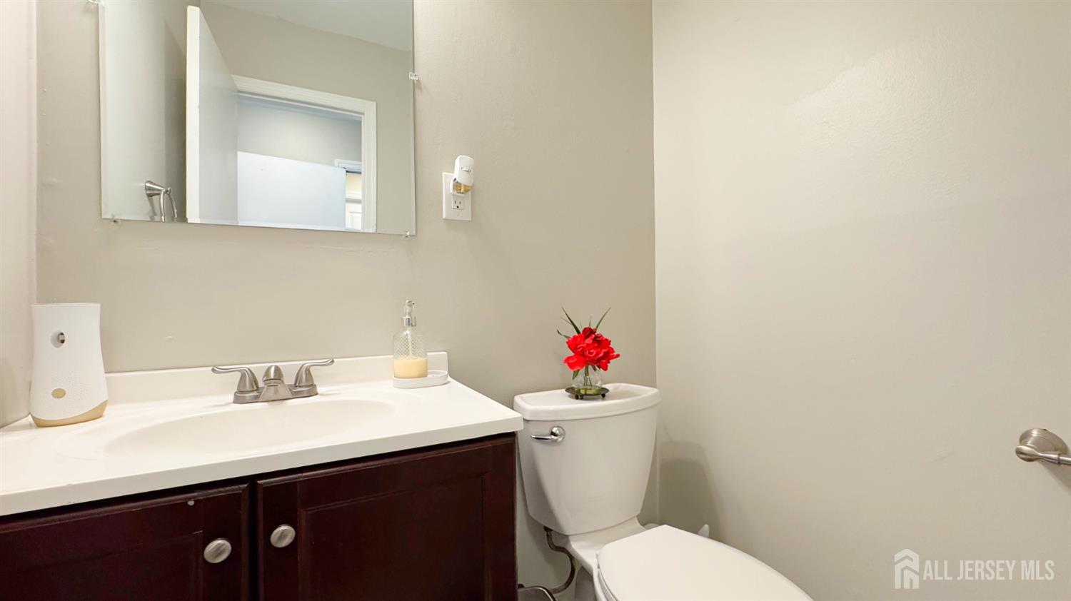 13 Lucille Court Edison, NJ 08820 - Photo 11 of 28