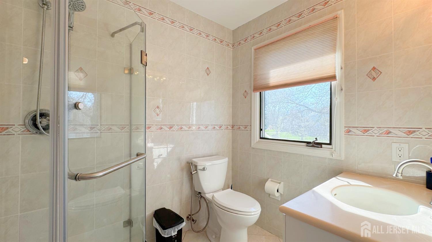 13 Lucille Court Edison, NJ 08820 - Photo 17 of 28