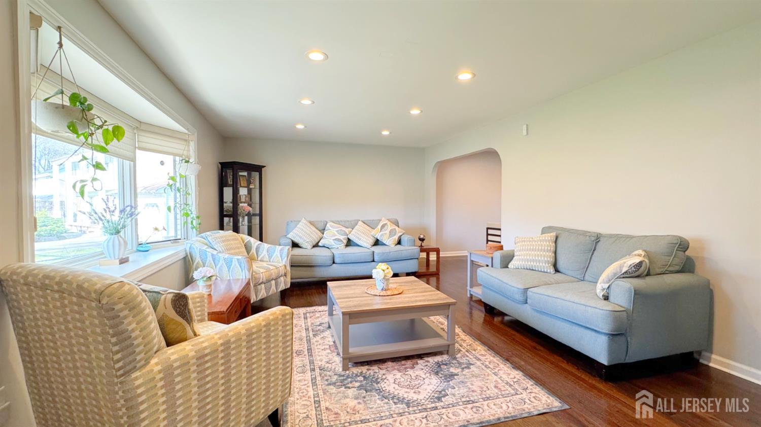 13 Lucille Court Edison, NJ 08820 - Photo 3 of 28