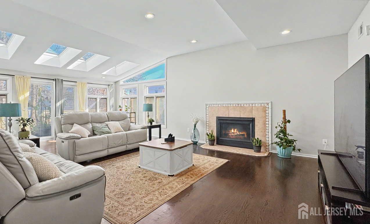 13 Lucille Court Edison, NJ 08820 - Photo 4 of 28