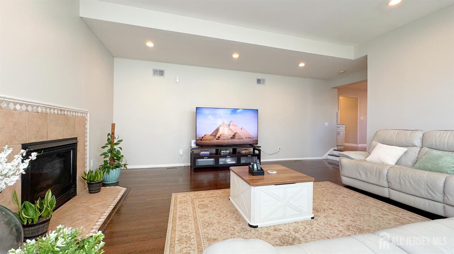 13 Lucille Court Edison, NJ 08820 - Photo 5 of 28