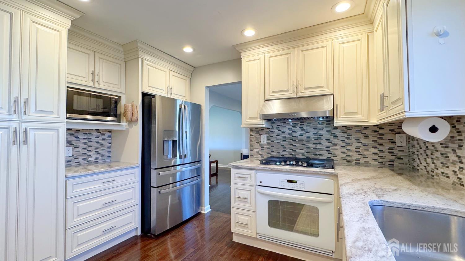 13 Lucille Court Edison, NJ 08820 - Photo 6 of 28