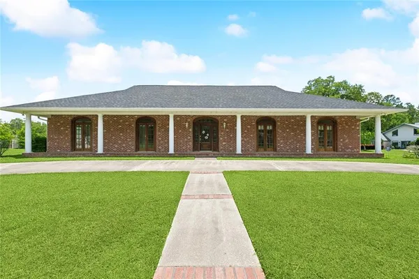$389,000 | 221 Woodbridge Boulevard, Hammond, LA 70401