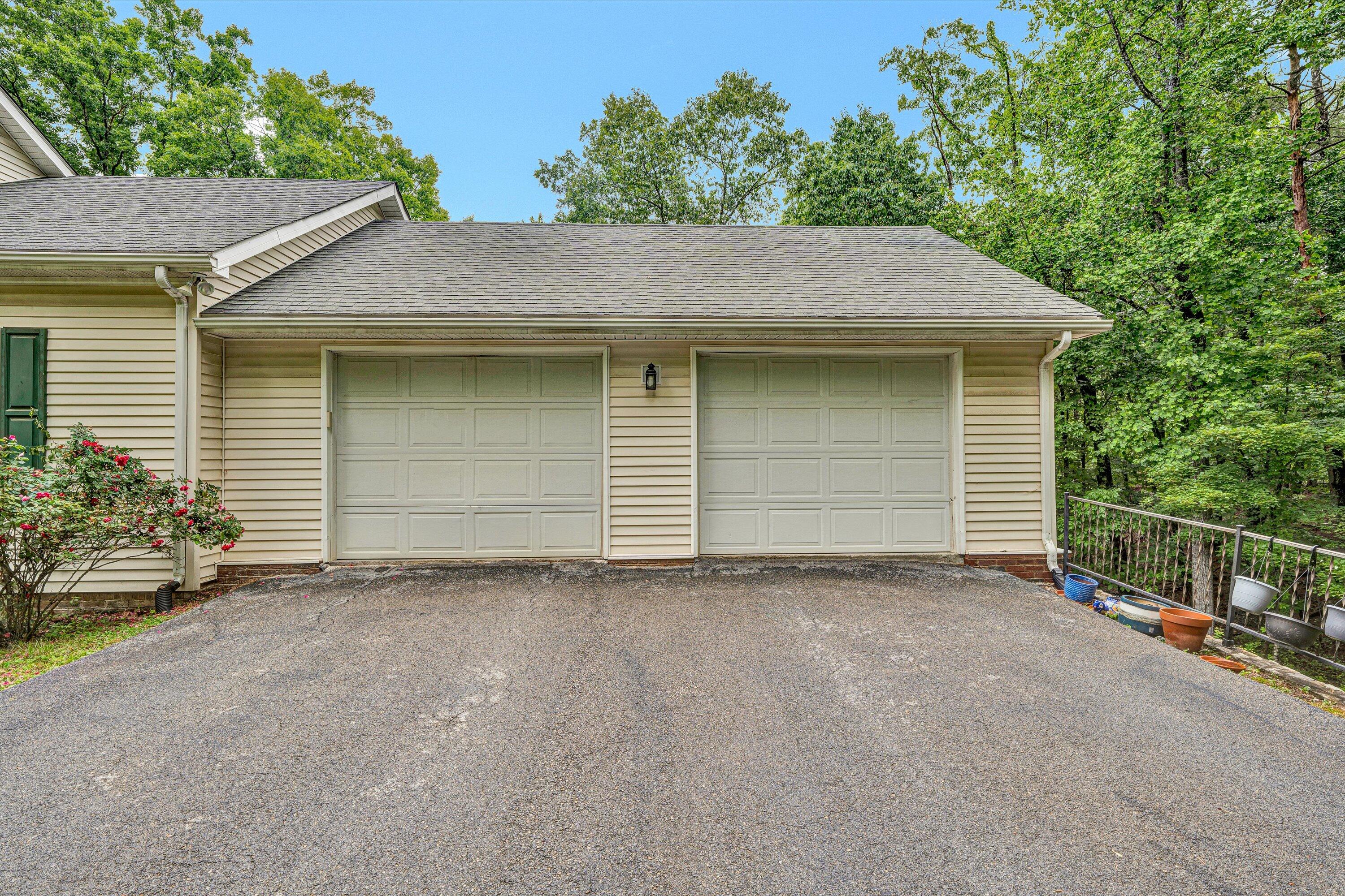 6570 Shingle Rdg Road Roanoke, VA 24018 - Photo 5 of 37 Two Car Garage