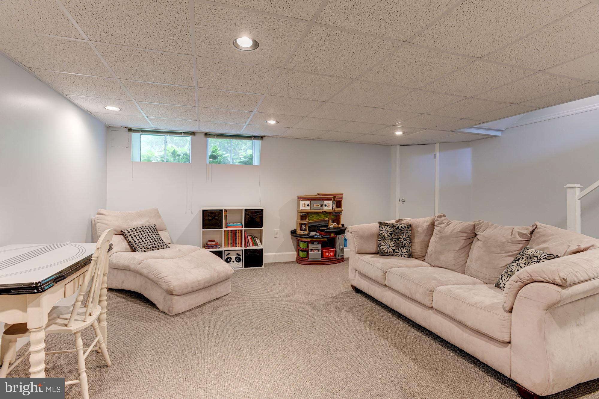 417 Whitfield Road Baltimore, MD 21228 - Photo 24 of 31 a living room with furniture and a couch