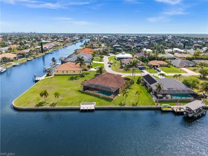$929,000 | 2801 Southwest 33rd Street, Cape Coral, FL 33914