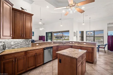 $929,000 | 2801 Southwest 33rd Street, Cape Coral, FL 33914