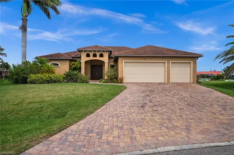 $929,000 | 2801 Southwest 33rd Street, Cape Coral, FL 33914
