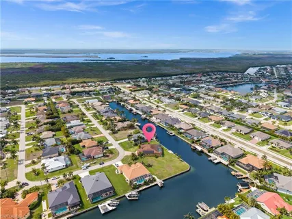 $929,000 | 2801 Southwest 33rd Street, Cape Coral, FL 33914