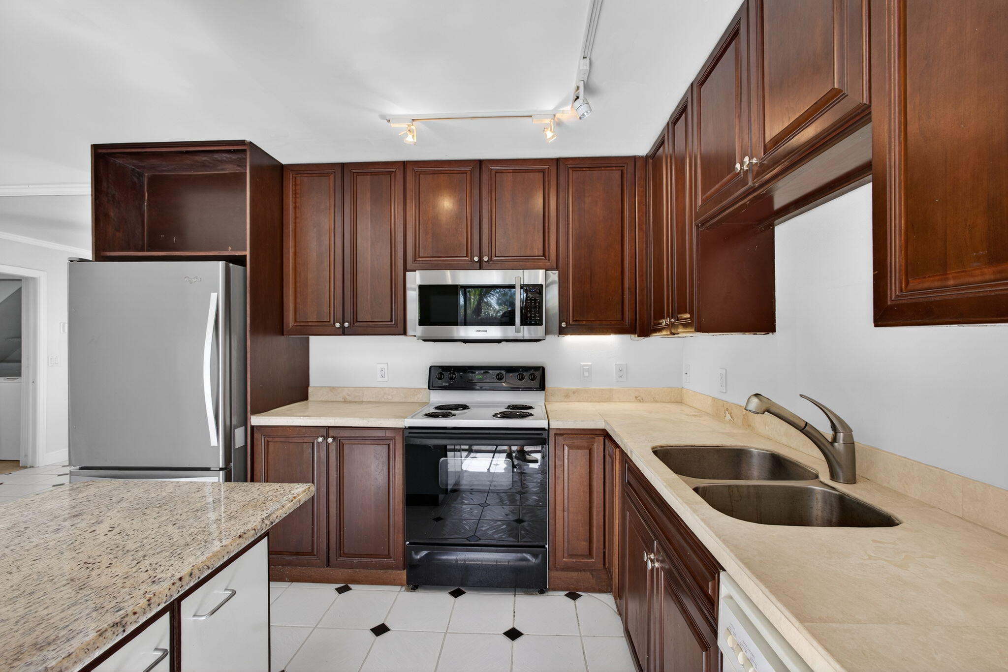 825 Center Street, Unit 9A Jupiter, FL 33458 - Photo 21 of 52 16-web-or-mls-5D1A4089