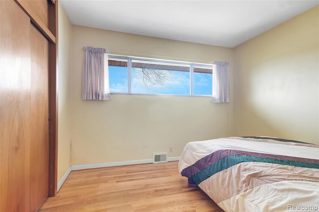 48707 Eight Mile Road Northville, MI 48167 - Photo 13 of 54