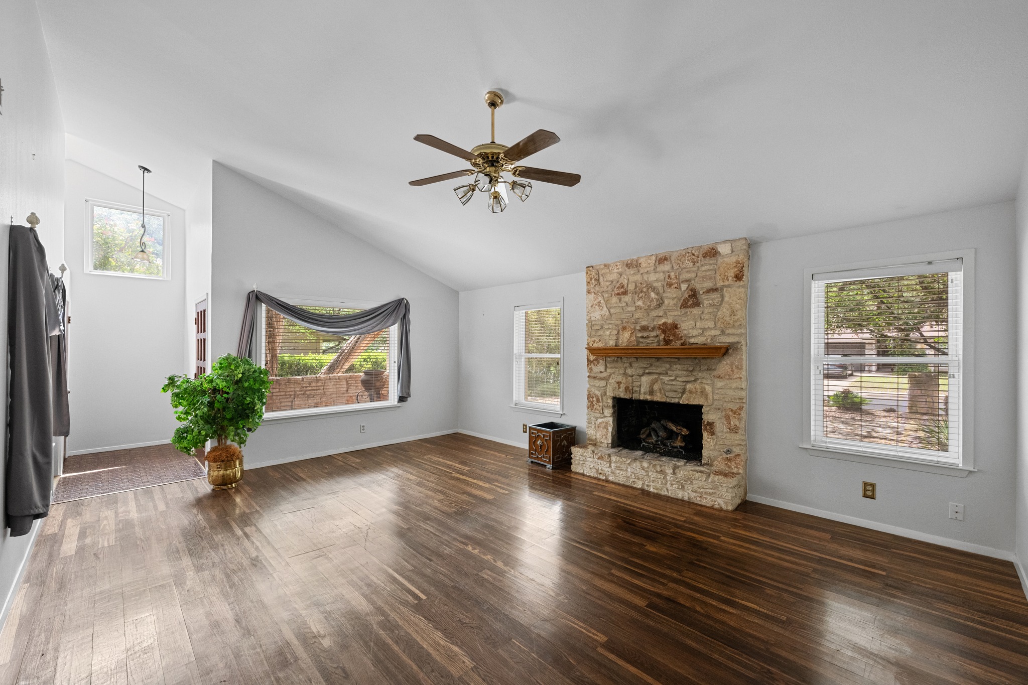 2506 Redleaf Lane Austin, TX 78745 - Photo 4 of 27