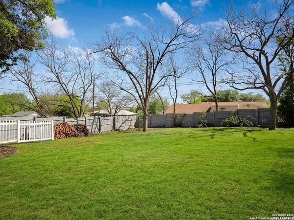 $2,650 | 134 Blakeley Drive, San Antonio, TX 78209
