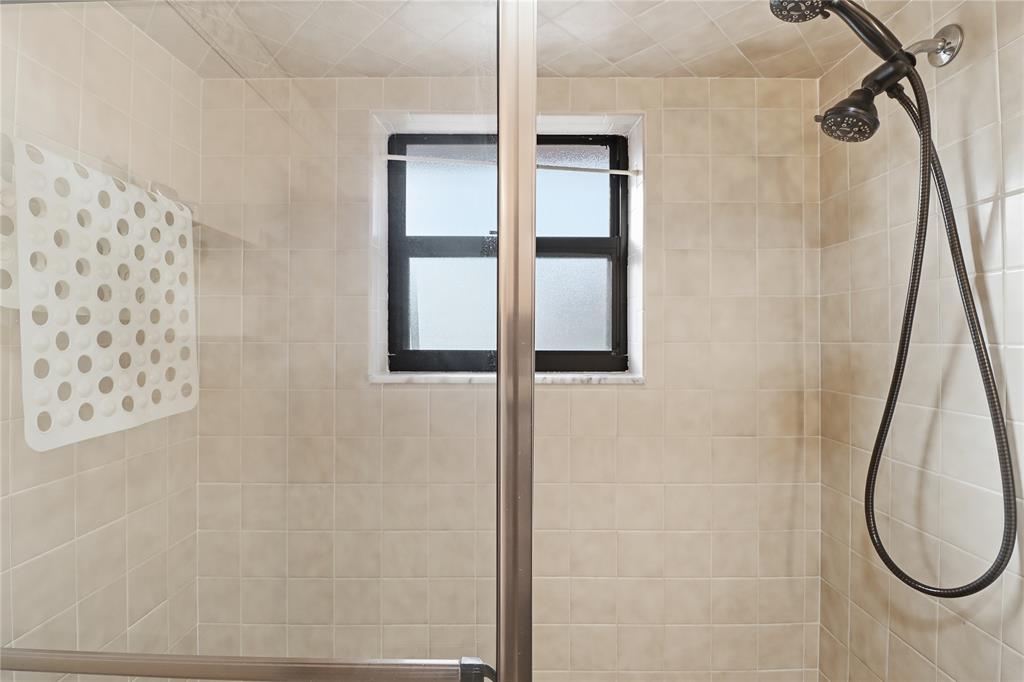 3050 East Possum Court Inverness, FL 34452 - Photo 28 of 65 a bathroom with a shower