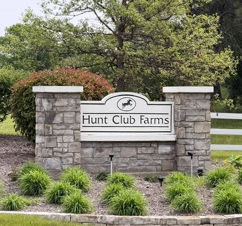 a sign that is sitting on a brick wall