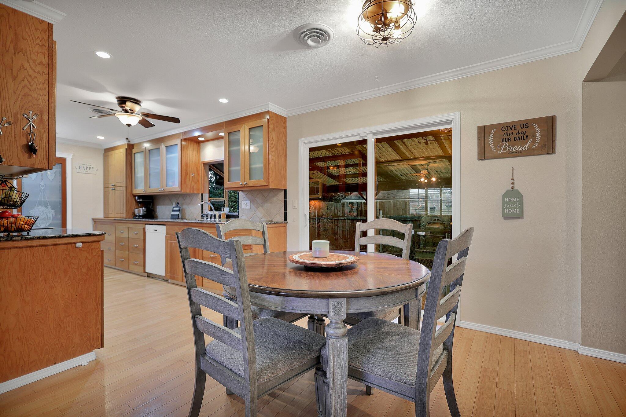720 Lakeview Drive Redding, CA 96001 - Photo 13 of 38 a dining room with furniture and window