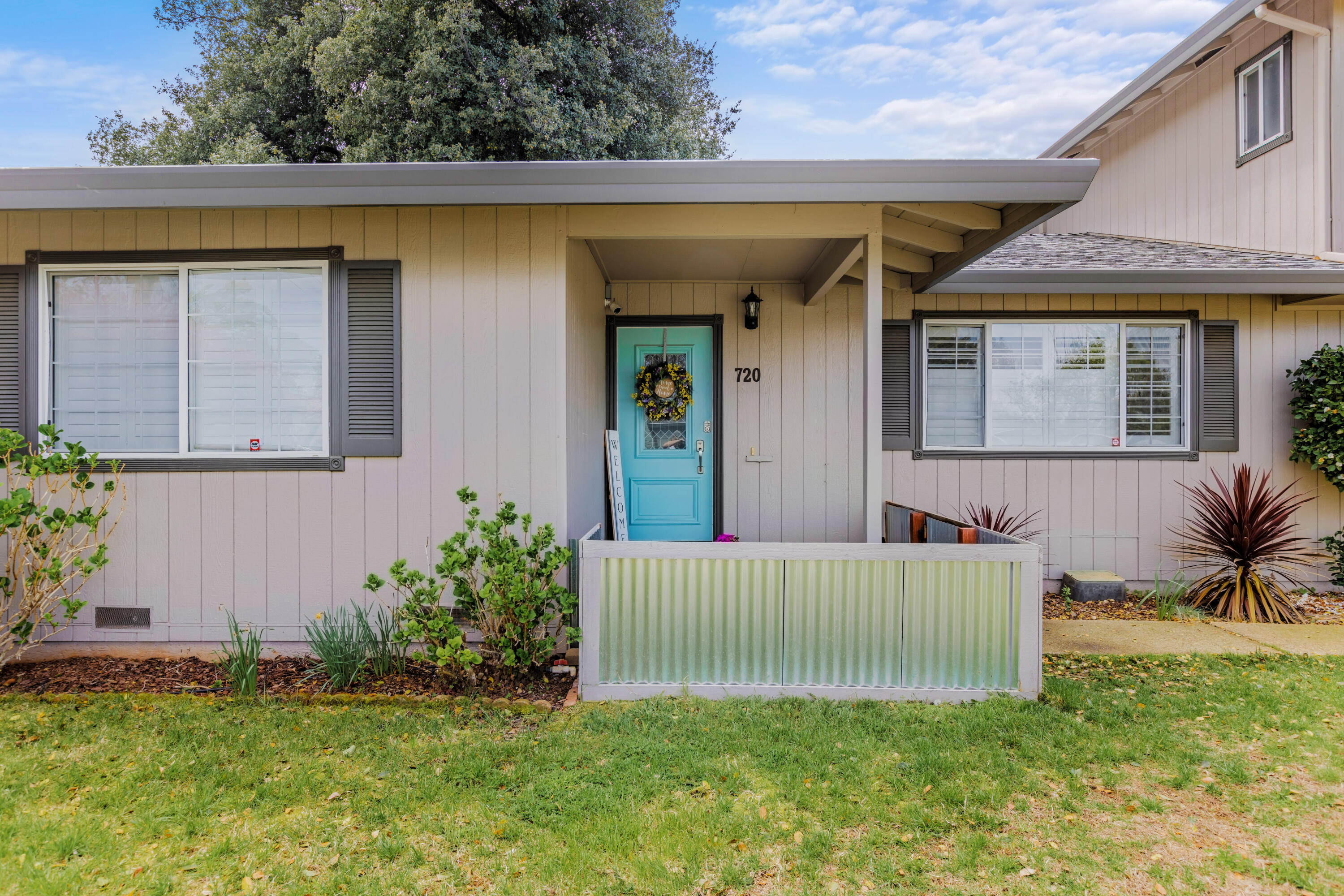 720 Lakeview Drive Redding, CA 96001 - Photo 2 of 38 a view of a house with a yard