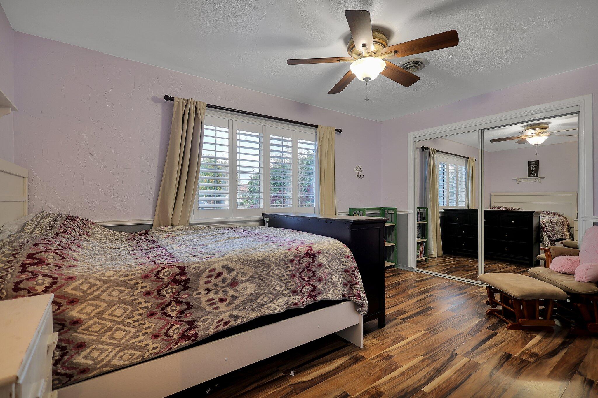 720 Lakeview Drive Redding, CA 96001 - Photo 31 of 38 a bedroom with a bed and window