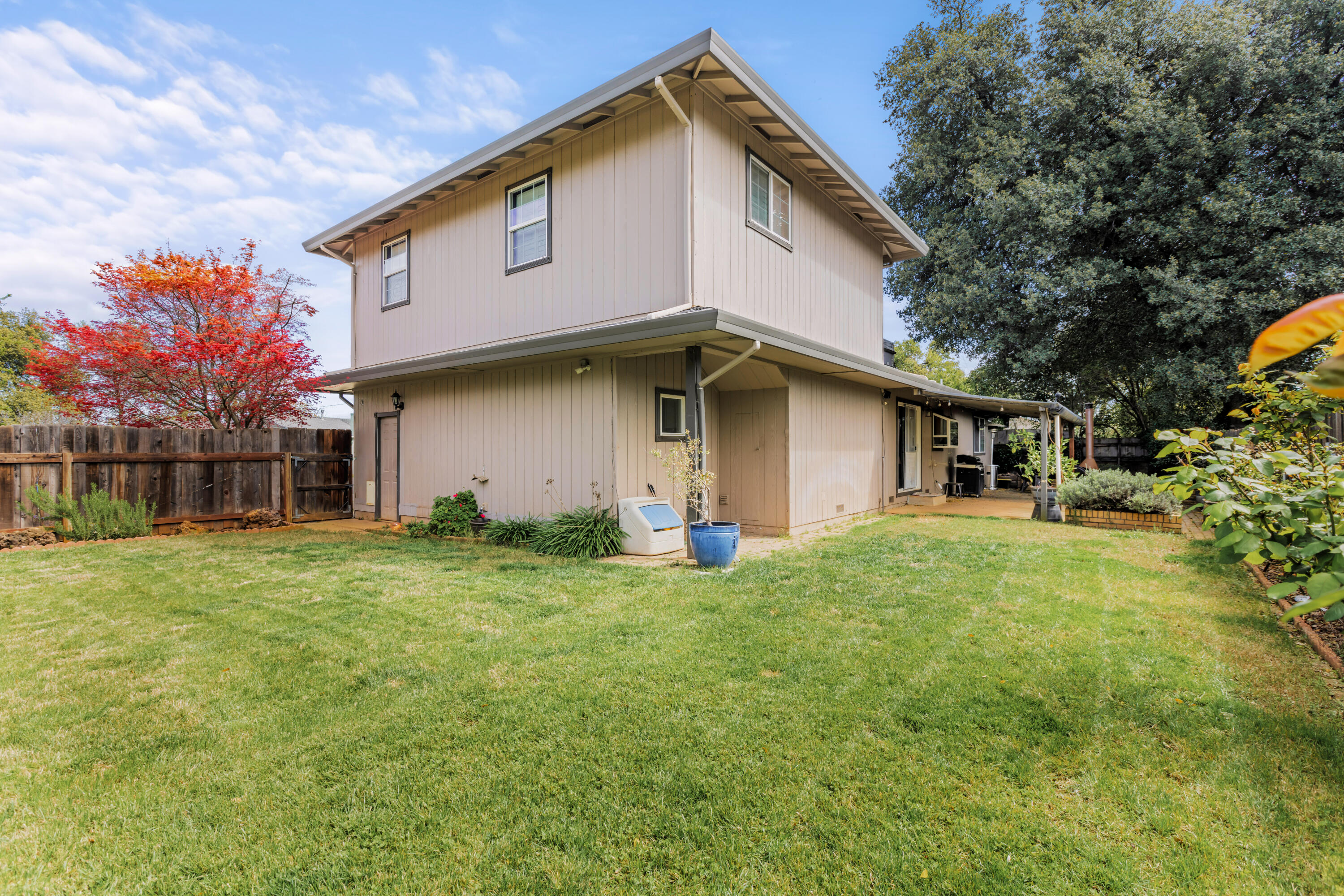 720 Lakeview Drive Redding, CA 96001 - Photo 38 of 38 a house view with a garden space