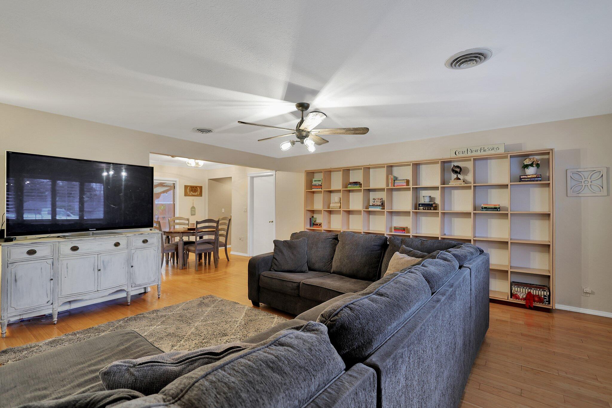 720 Lakeview Drive Redding, CA 96001 - Photo 5 of 38 a living room with furniture ceiling fan and a flat screen tv