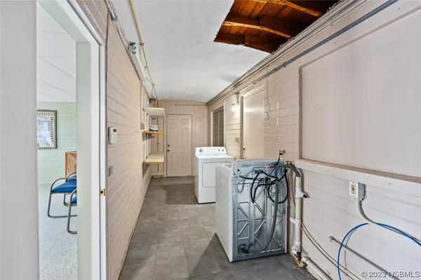 a view of utility room