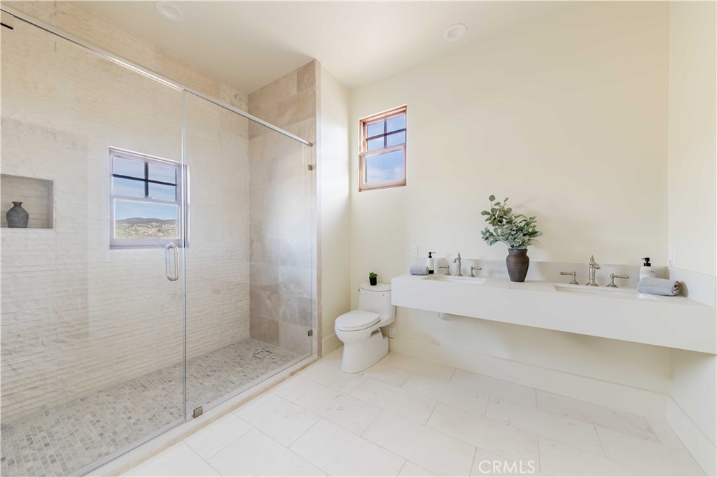 35995 Summit Circle Temecula, CA 92592 - Photo 59 of 75 a bathroom with a bathtub sink and toilet