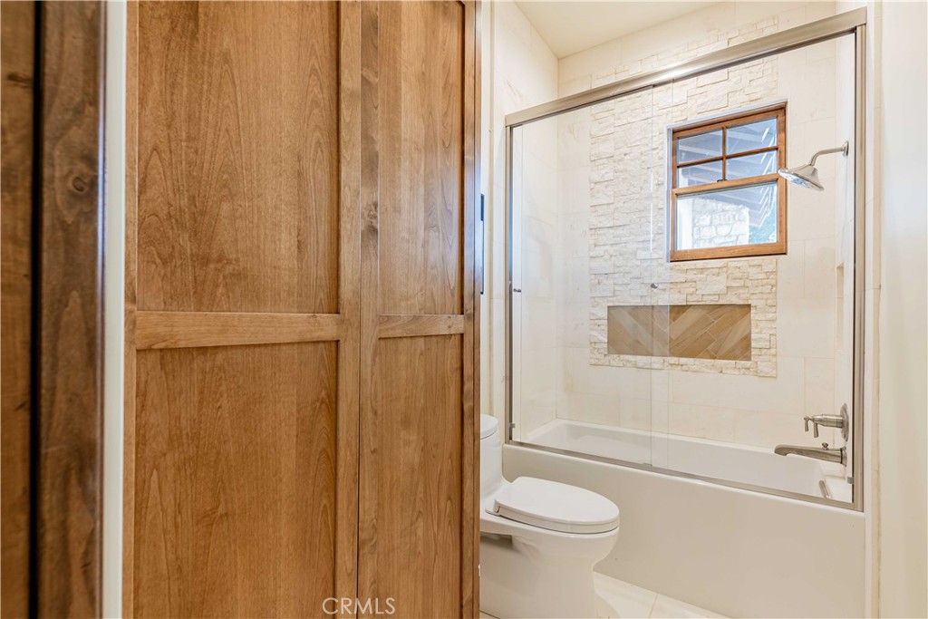 35995 Summit Circle Temecula, CA 92592 - Photo 63 of 75 a bathroom with a toilet and a shower