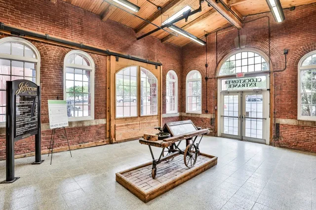 $2,415 | 670 North Commercial Street, Unit 10, Manchester, NH 03101