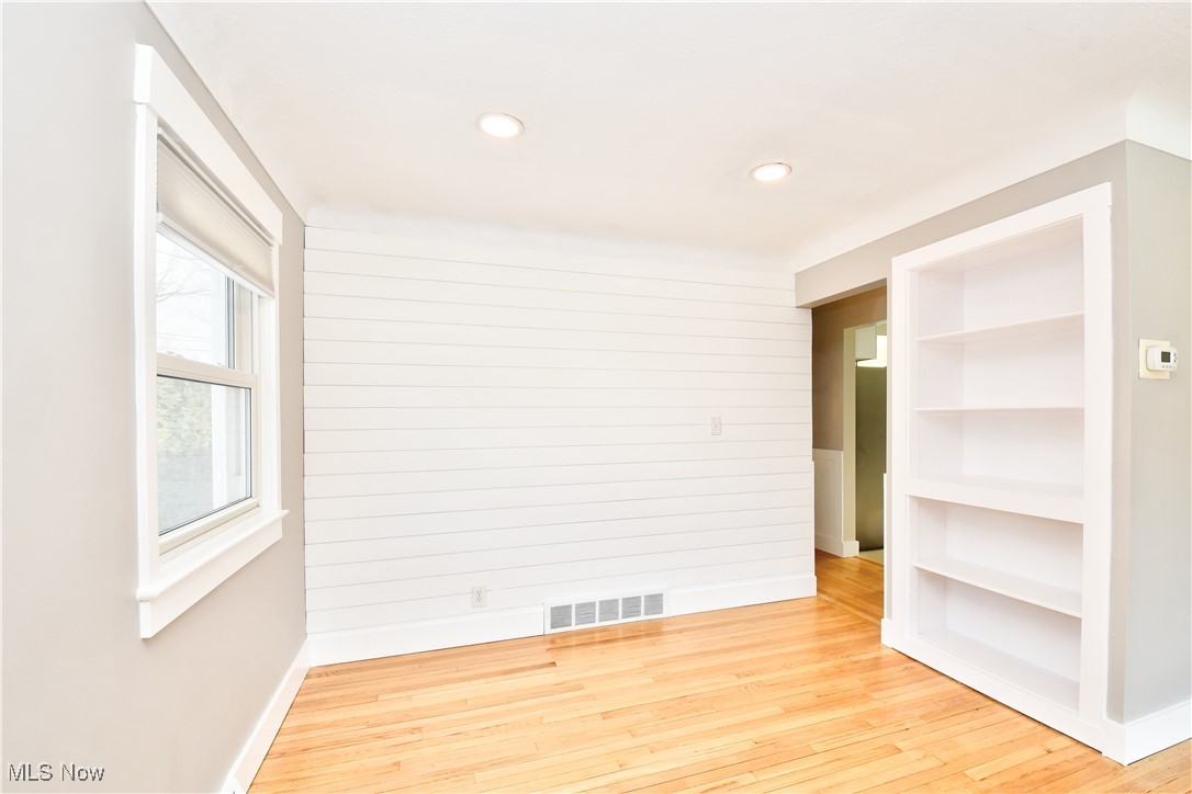 6372 Ashdale Road Cleveland, OH 44124 - Photo 5 of 23 Gallery Image 5