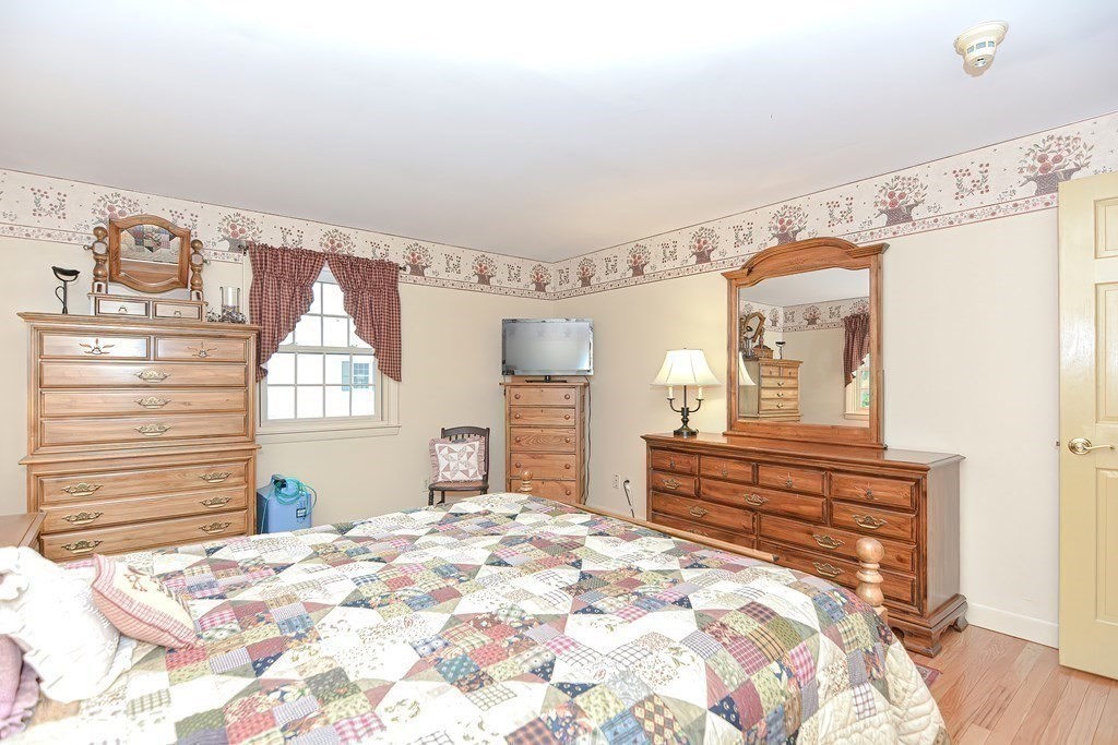 335 Purgatory Road Northbridge, MA 01588 - Photo 18 of 34