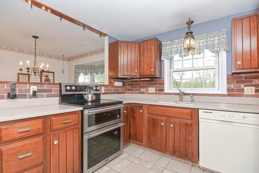 335 Purgatory Road Northbridge, MA 01588 - Photo 8 of 34