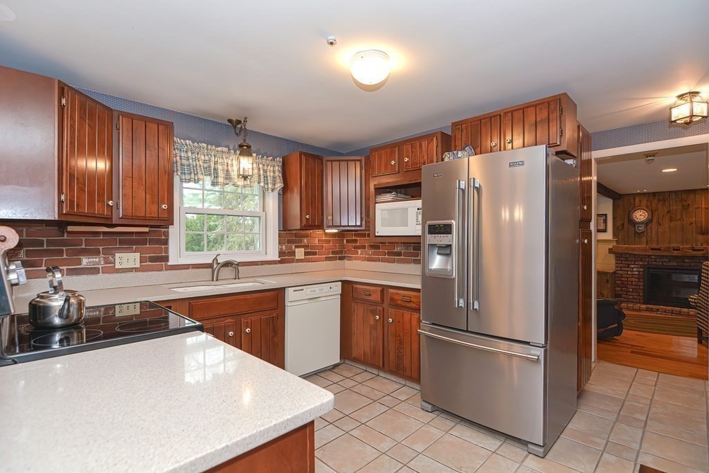 335 Purgatory Road Northbridge, MA 01588 - Photo 9 of 34