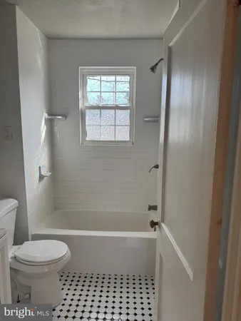 $1,725 | 976 Center Avenue, Lancaster, PA 17601