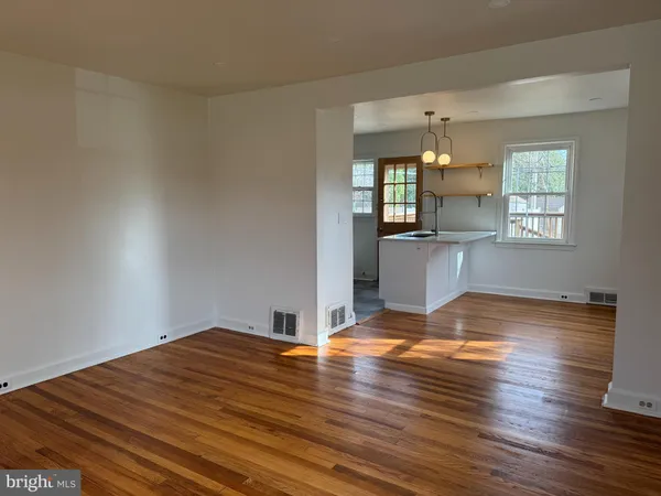 $1,725 | 976 Center Avenue, Lancaster, PA 17601