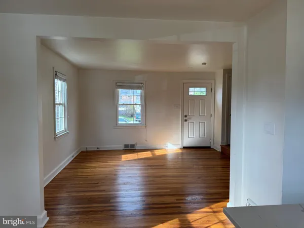 $1,725 | 976 Center Avenue, Lancaster, PA 17601