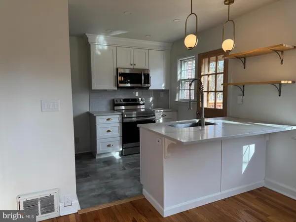 $1,725 | 976 Center Avenue, Lancaster, PA 17601