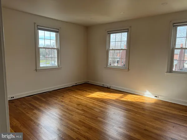 $1,725 | 976 Center Avenue, Lancaster, PA 17601
