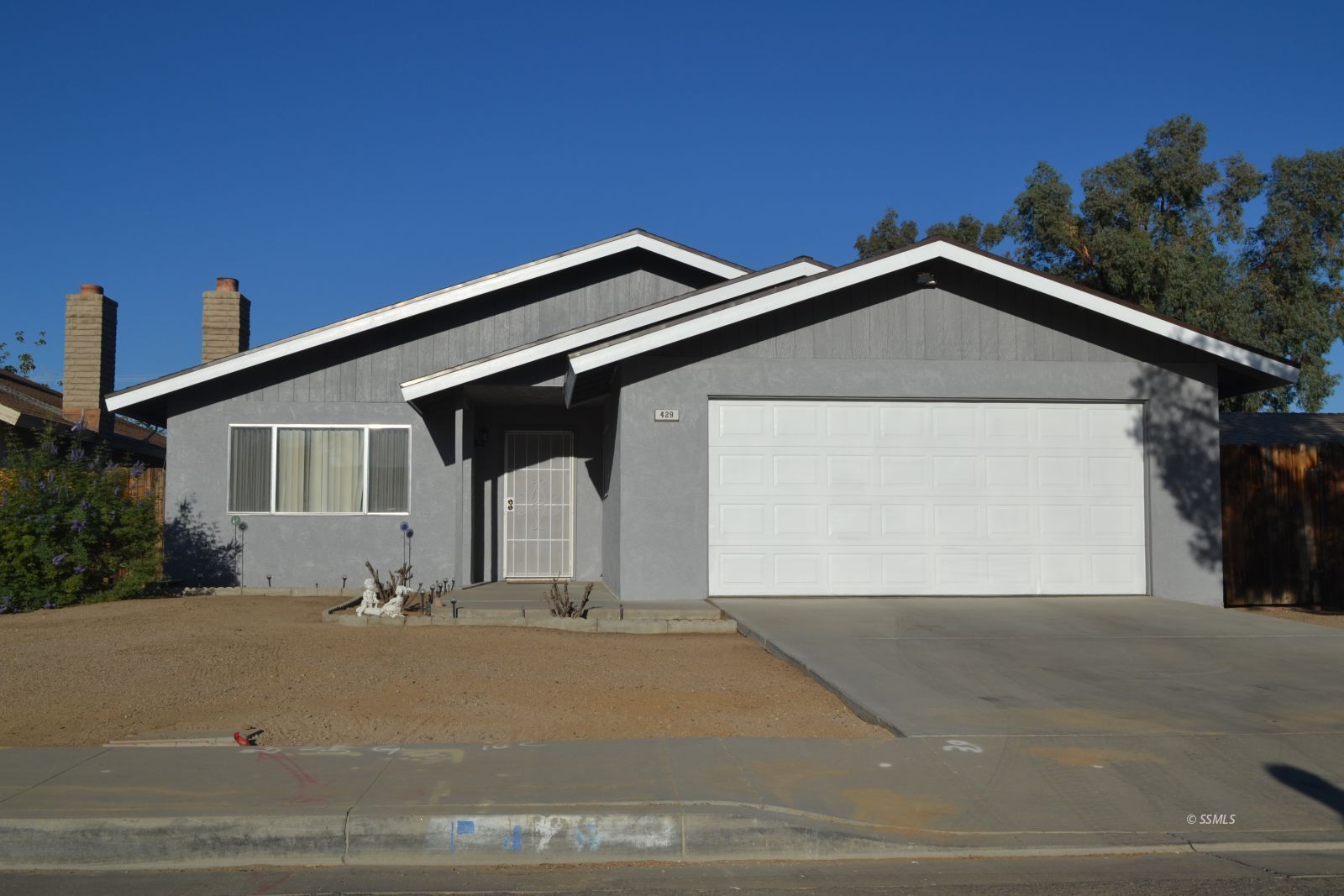 429 South Fountain Street Ridgecrest, CA 93555 - Photo 1 of 33 a front view of a house with a garage