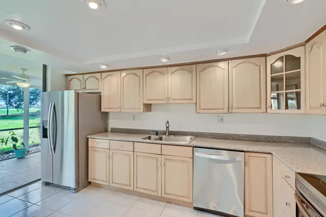 $2,500 | 5390 Woodland Lakes Drive, Unit 102, Palm Beach Gardens, FL 33418