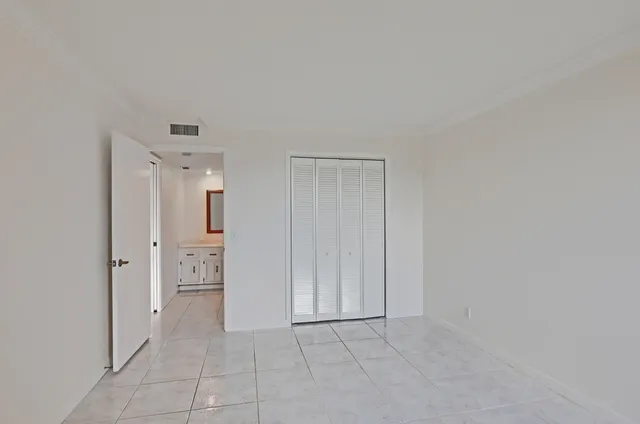 $2,500 | 5390 Woodland Lakes Drive, Unit 102, Palm Beach Gardens, FL 33418